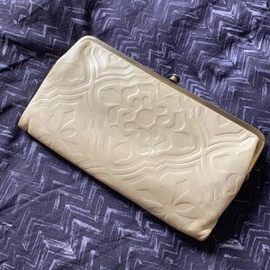 Hobo Lauren Clutch Wallet - cream embossed leather